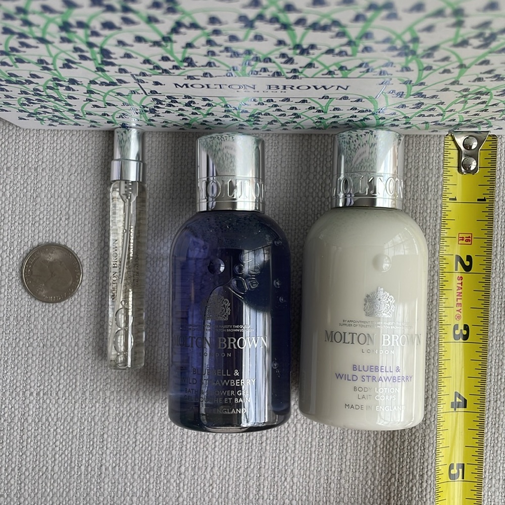 Molton Brown Bluebell & Wild Strawberry Travel Collection Gift Set - Picture 8 of 13